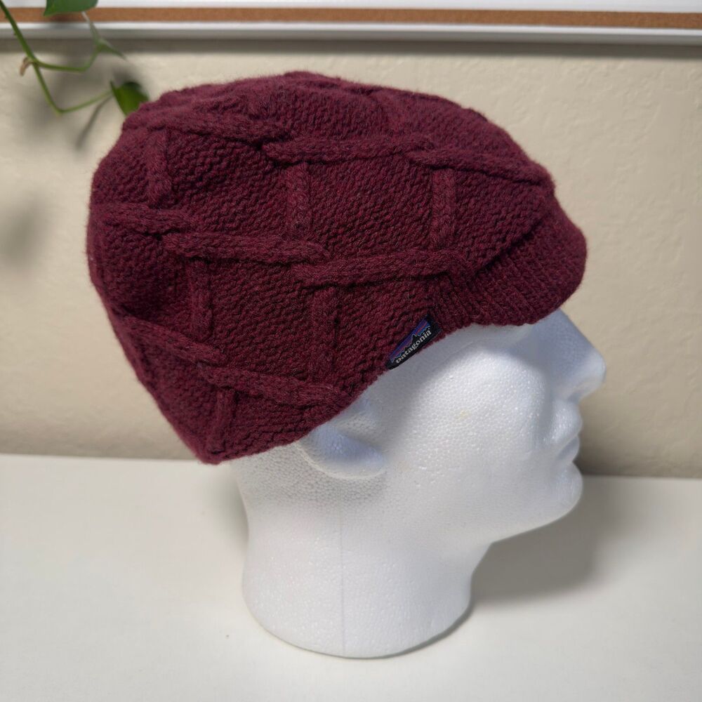 Patagonia Women's One-Size Maroon Merino Wool Blend Coastal Cable Beanie 28967